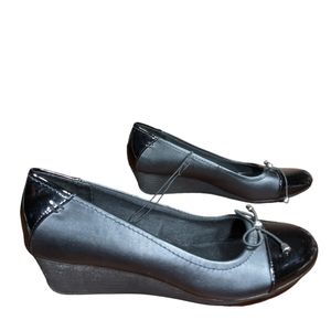 Black Slip On Comfort Wedge Sz 10 Matte Faux Leather Shoe Shiny Cap Toe Heel Bow